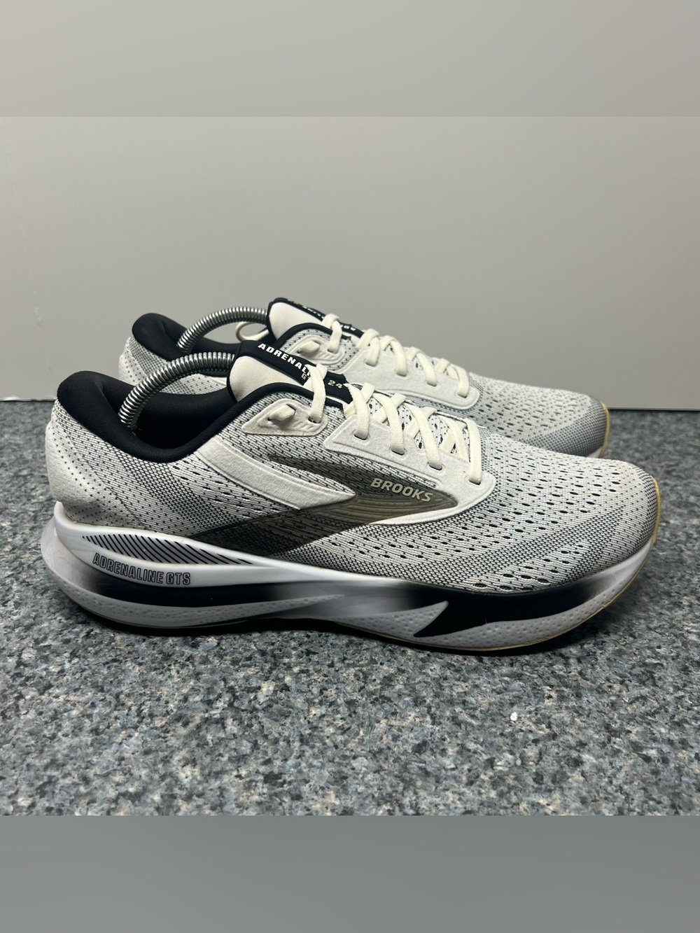Brooks Adrenaline GTS 24 Running Shoes Sneakers White Black | Men’s Size 10.5